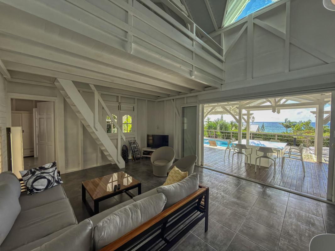 16.Location Villa piscine vue mer Sainte Anne Guadeloupe_Salon vue mer